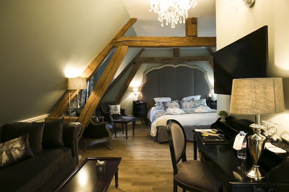Exclusive Room, 1 King Bed, Non Smoking (Larger Room) - Photo 3