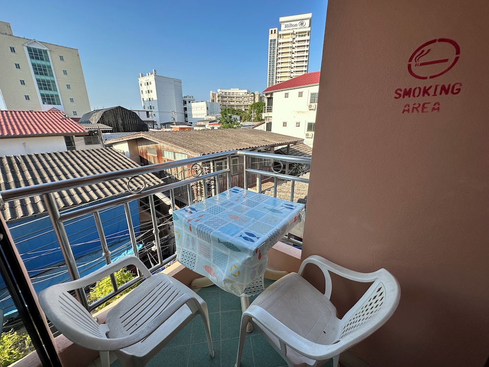 Deluxe Double Room - Photo 9