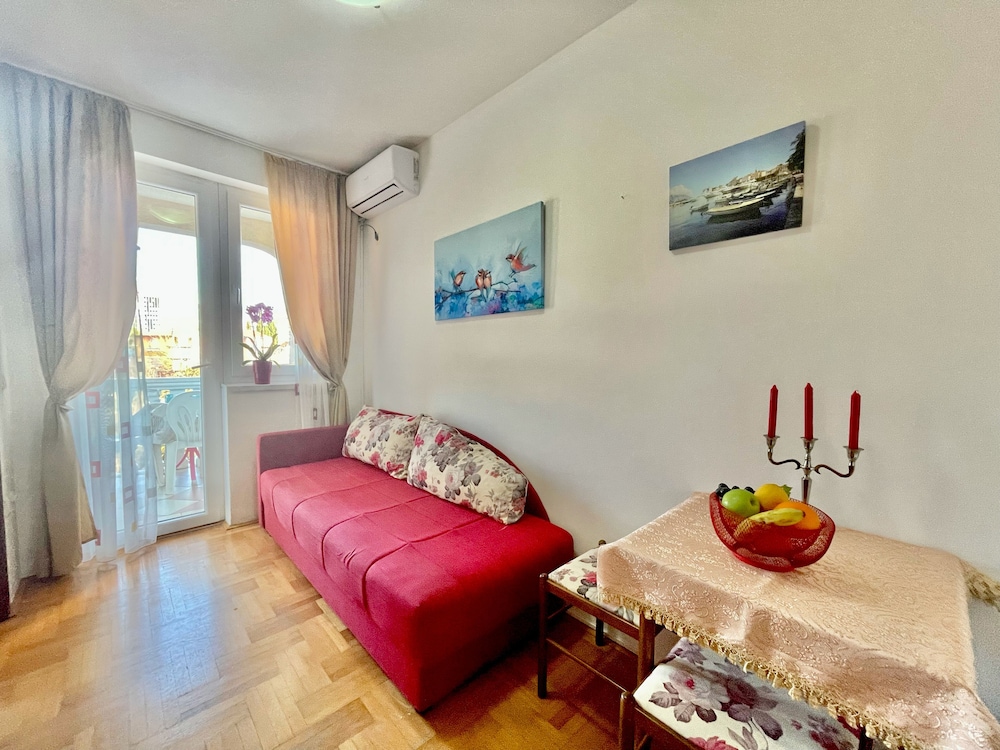 Comfort Apartment - Photo 9
