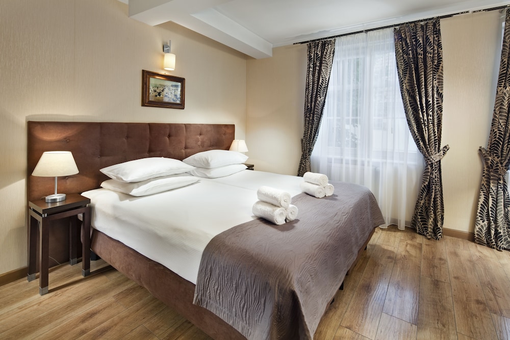 Standard Double or Twin Room - Photo 6