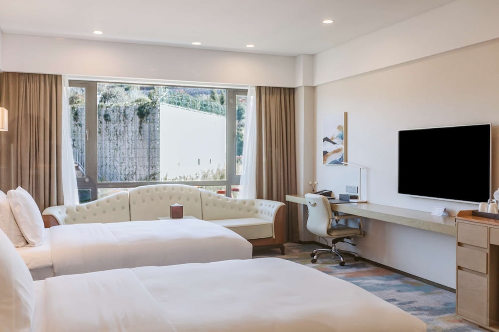 Deluxe Room, 2 Twin Beds - Photo 2