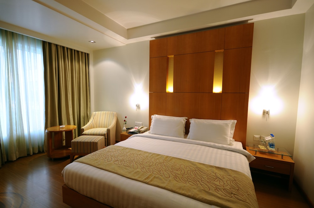 Suite, 1 Double Bed, Non Smoking - Photo 2