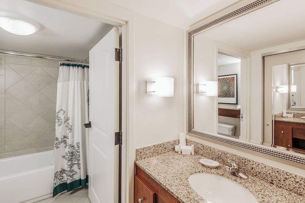 Available room thumbnail 6