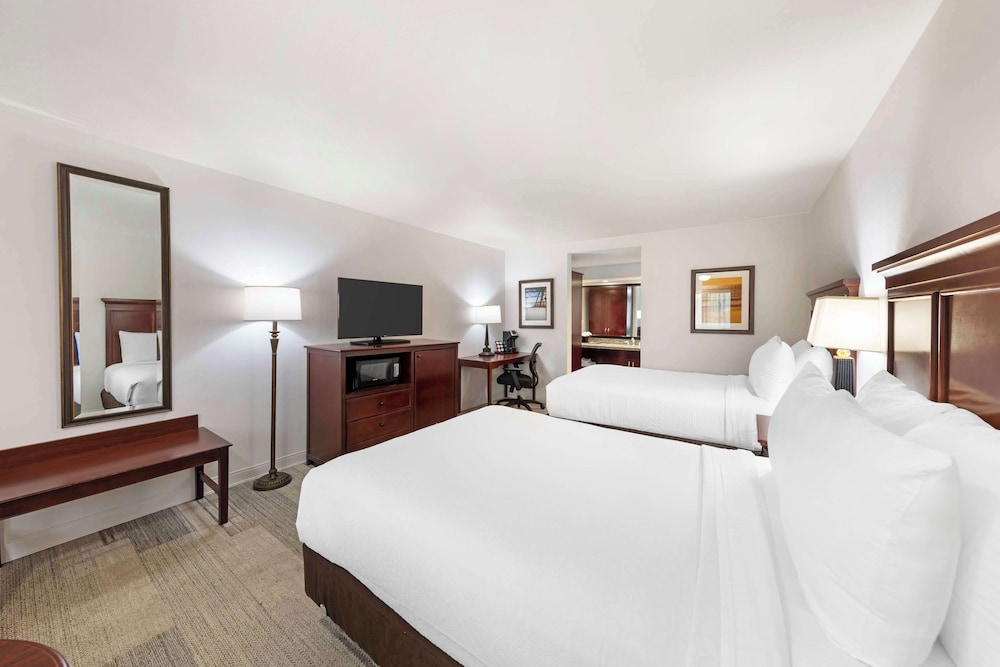 Deluxe 2 Queen Bed Interior - Photo 1