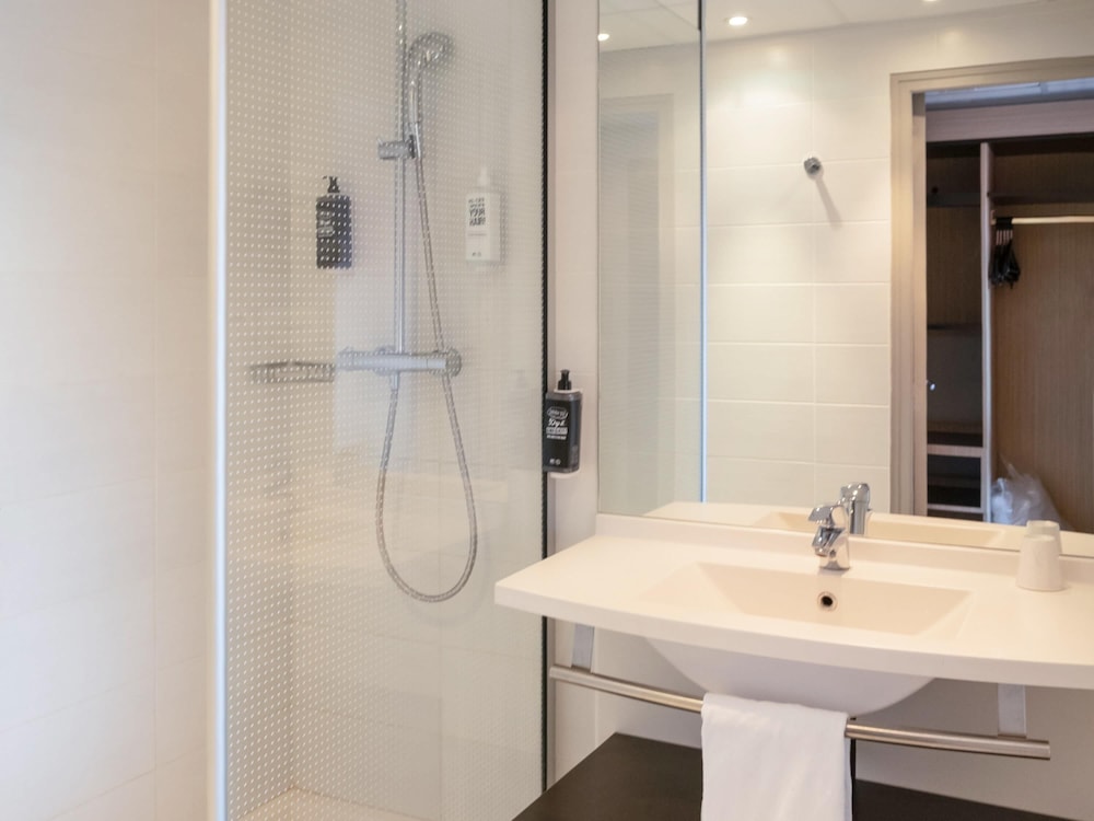 Standard Suite, Multiple Beds - Photo 7