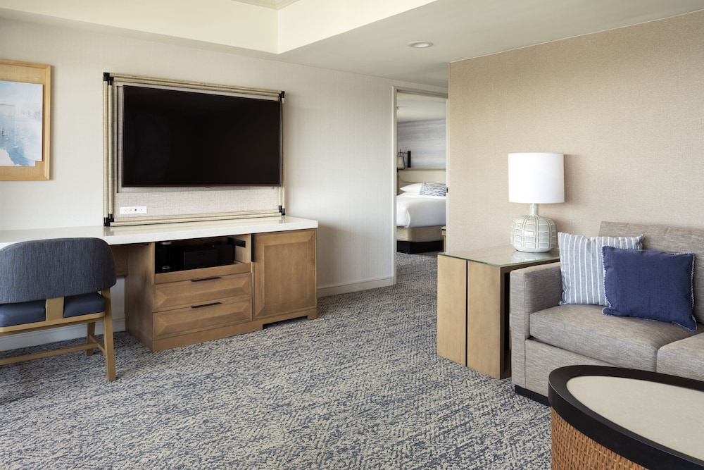 Luxury Suite, 1 Queen Bed - Photo 2