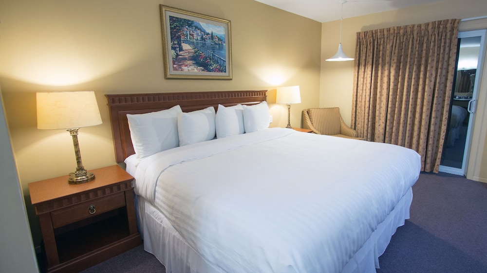 Business Room, 1 King Bed, Refrigerator, Sea View photo 3