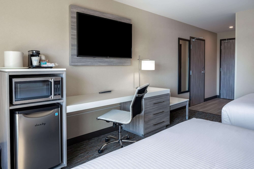 Standard Room, 2 Queen Beds, Non Smoking (Not Pet-Friendly) - Photo 3