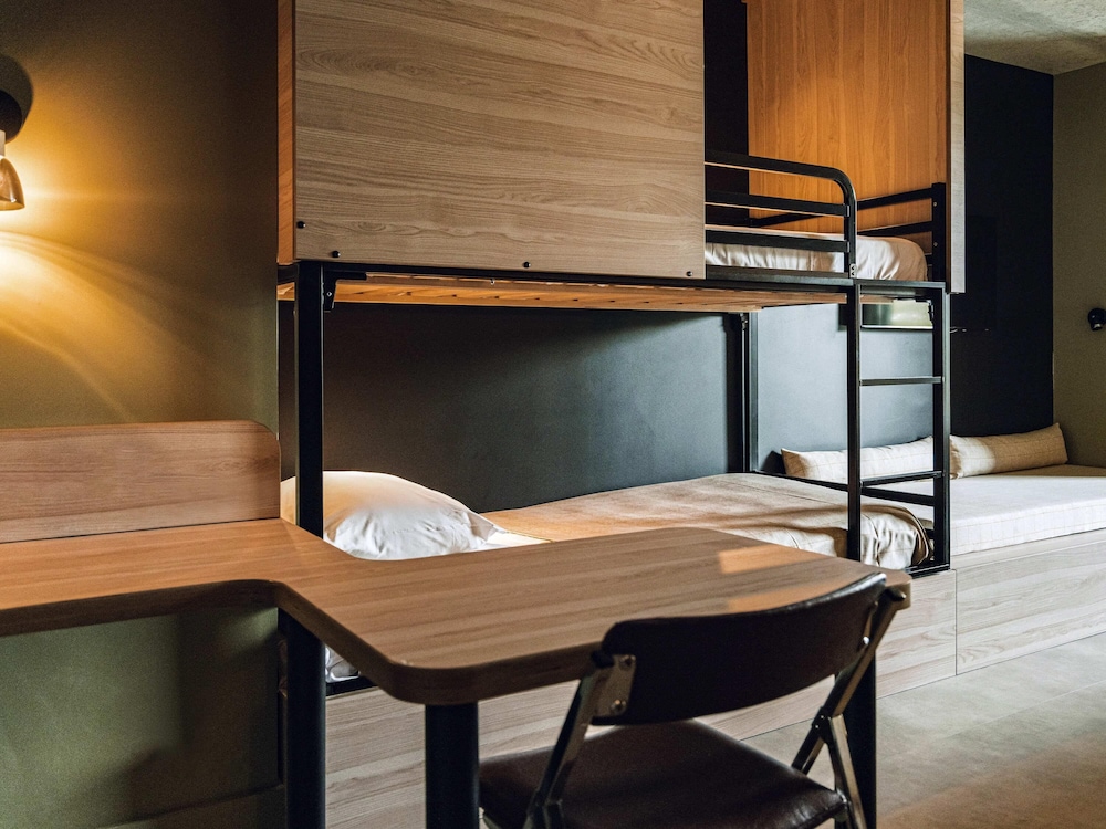 Standard Room (1 Double Bed and 3 Single Beds) - Photo 6