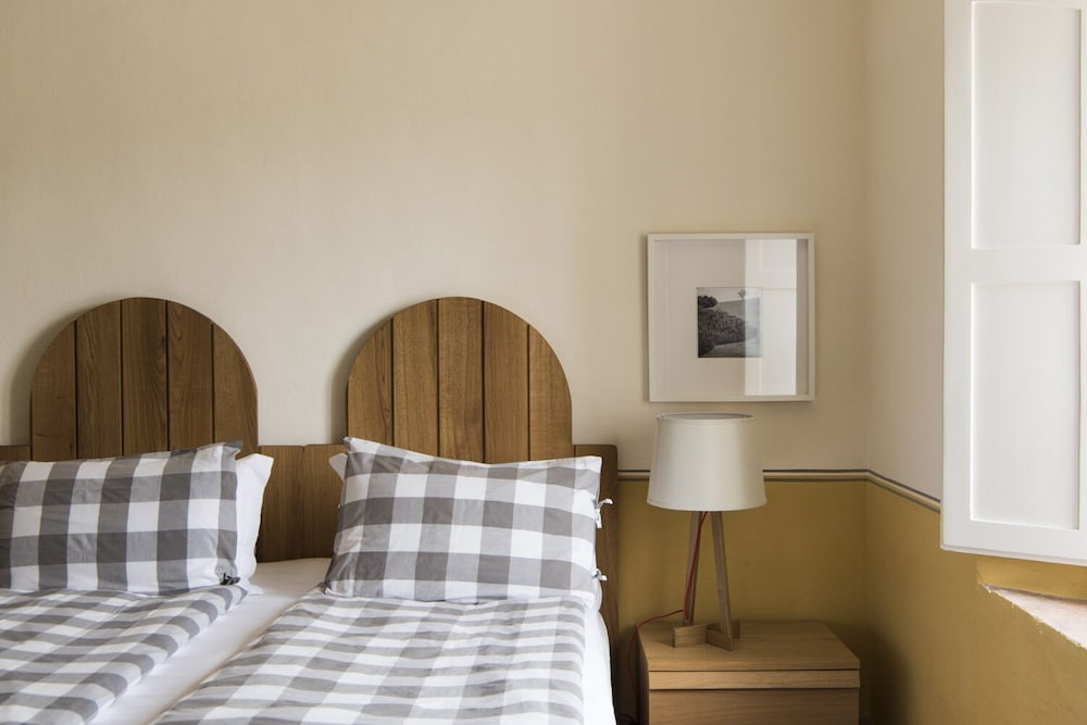 Double or Twin Room, 1 Queen Bed, Non Smoking photo 2