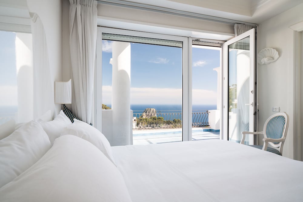 Deluxe Room Sea View photo 2