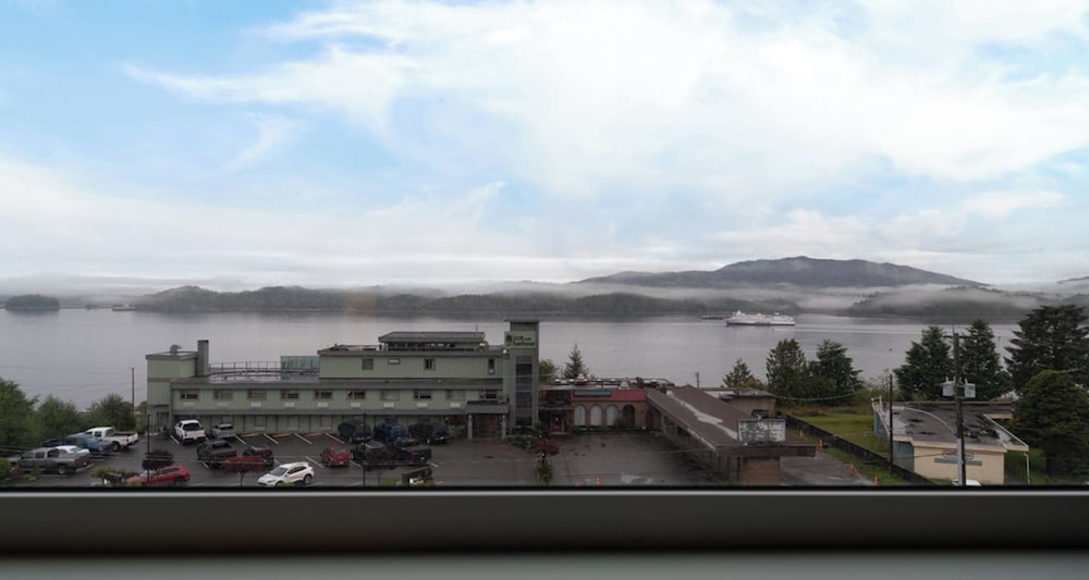 Premium Room, 1 King Bed, Ocean View - Photo 2