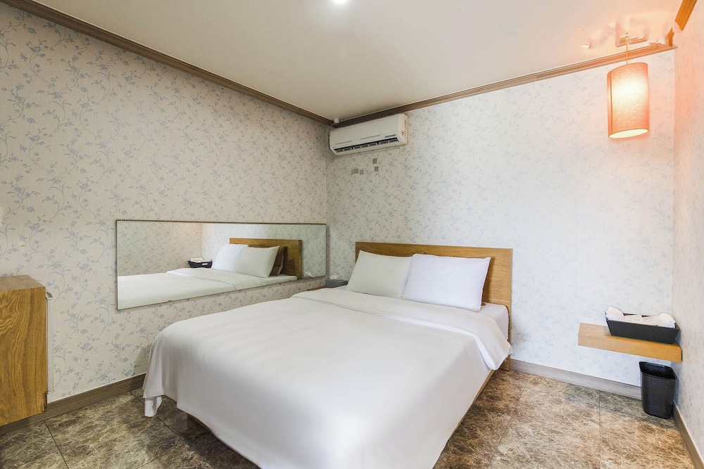 Standard Twin Room photo 3