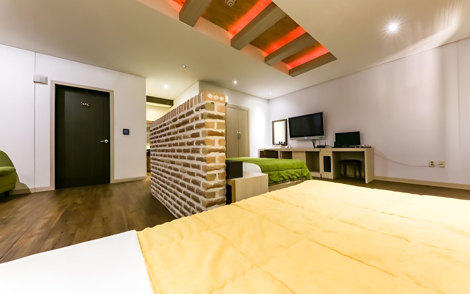 Room (Twin) photo 1