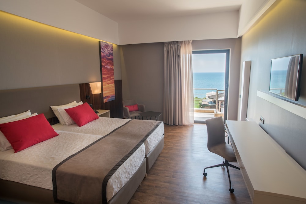 Executive Room, 1 King Bed, Non Smoking, Sea View - Photo 3