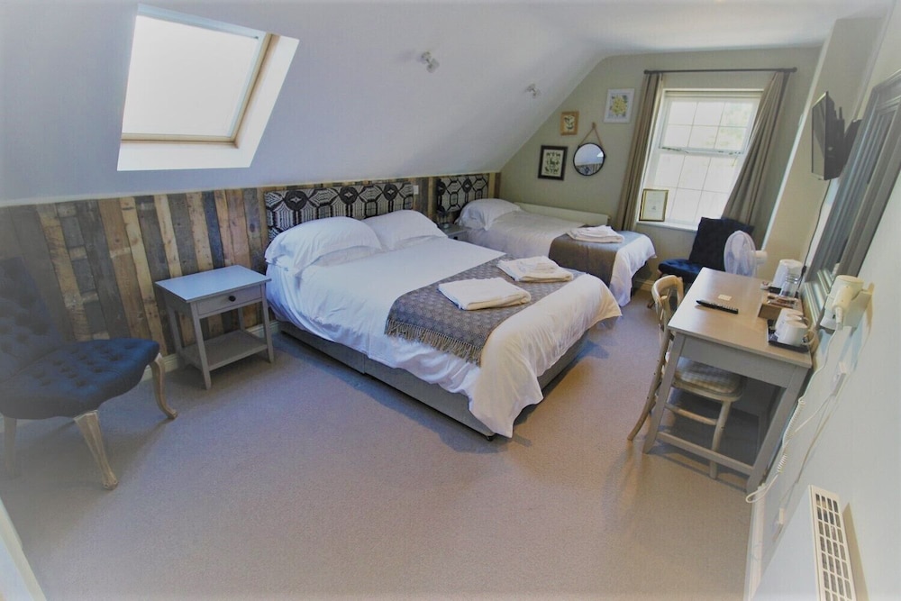 Suite, Ensuite photo 1