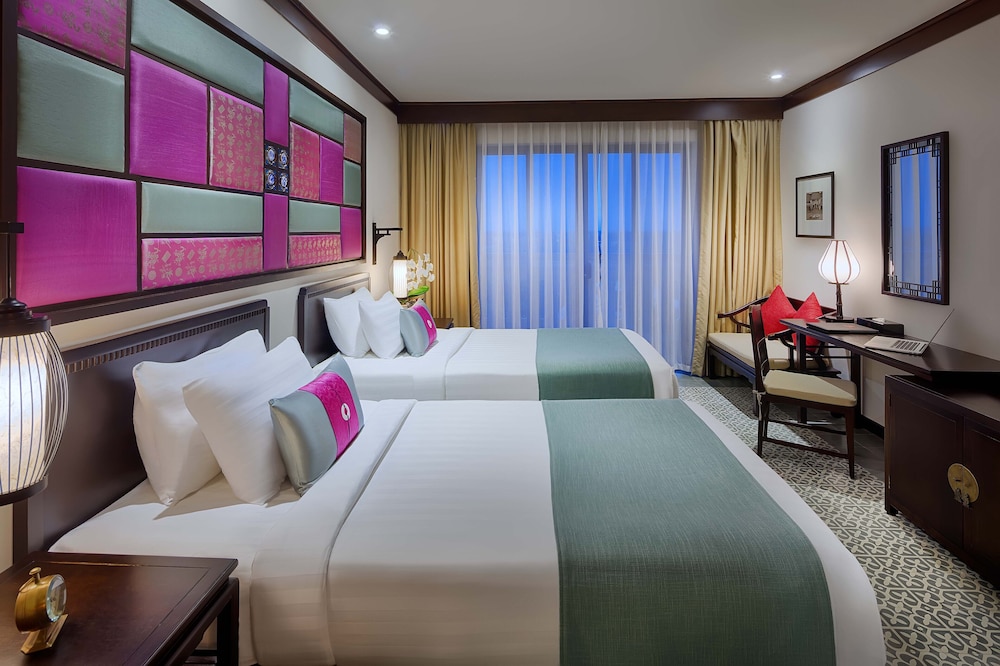Family Room, 2 Queen Beds, Balcony, Partial Ocean View (Quadruple) - Photo 7