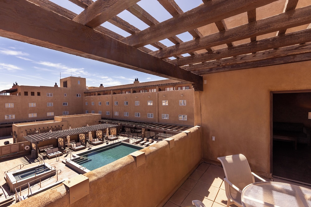 Superior Suite, 1 King Bed, Mountain View (One Bedroom King Suite)