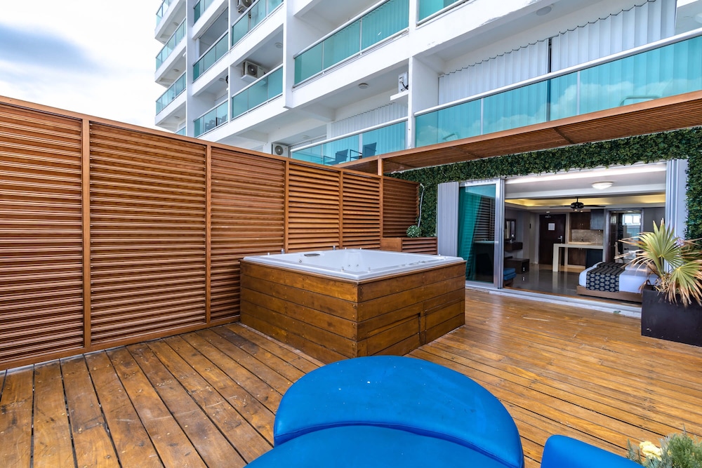 Junior Suite, Hot Tub - Photo 14