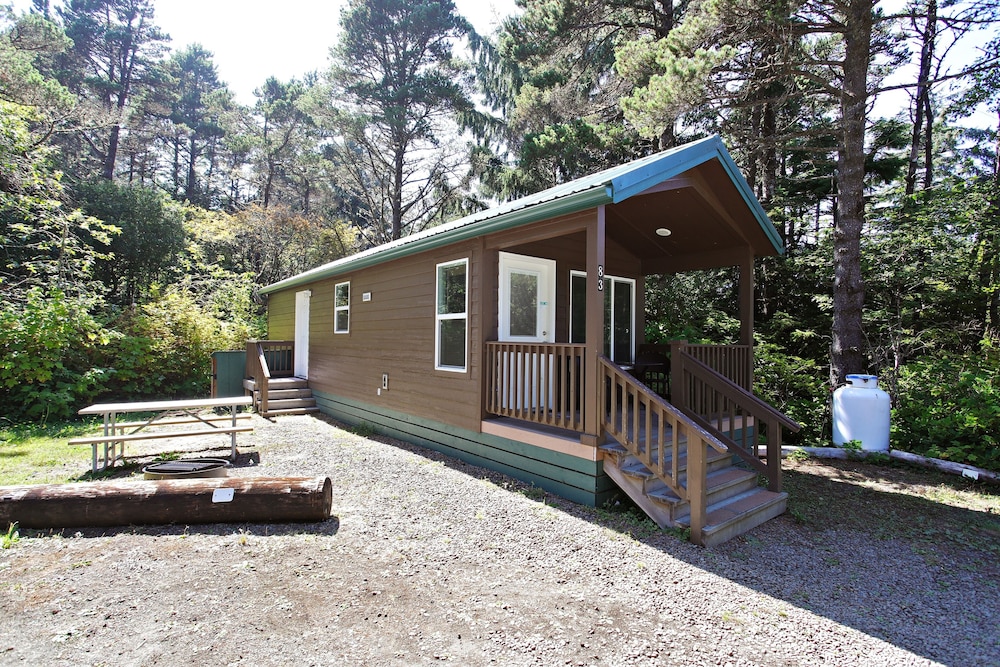 Cabin, 1 Bedroom, Non Smoking (Pets OK, Linens Available) photo 2