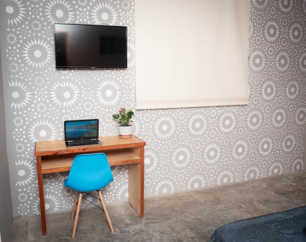 Twin Room - Photo 3