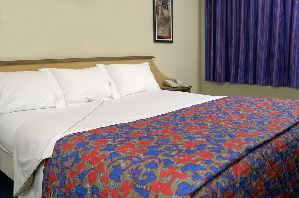 Standard Room, 1 King Bed, Non Smoking photo 2