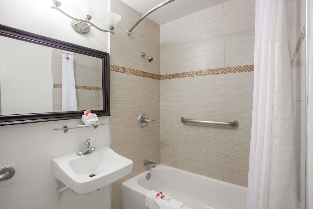 Upgraded, Suite, 1 King Bed with Sofa bed, Non Smoking - Photo 5