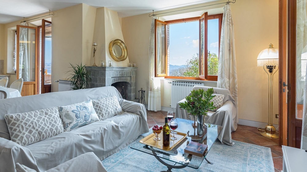 Villa photo 1