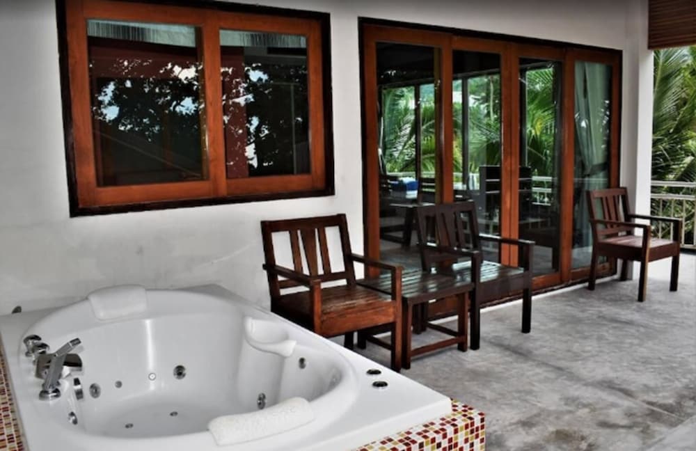 Deluxe Room, Pool View - Photo 7
