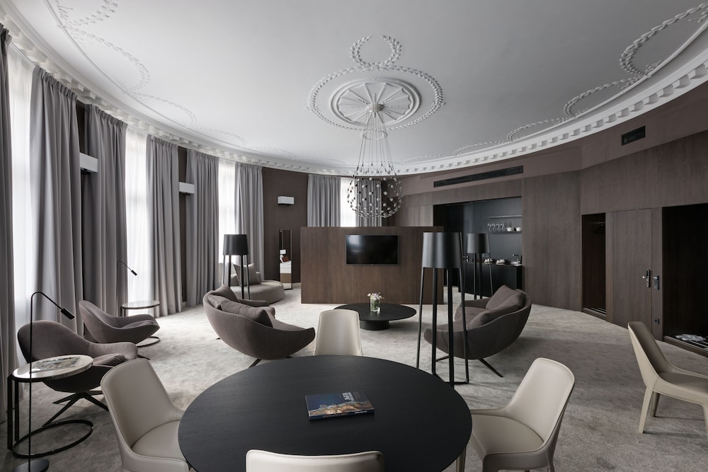 Premier Suite, 1 King Bed, Park View