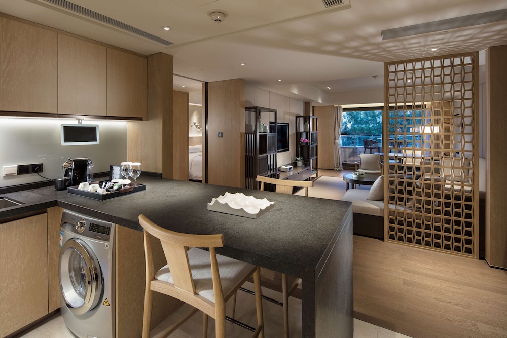 King One Bedroom Garden Apartment Nanhai Wing