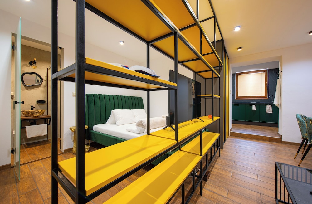 Deluxe Apartment
