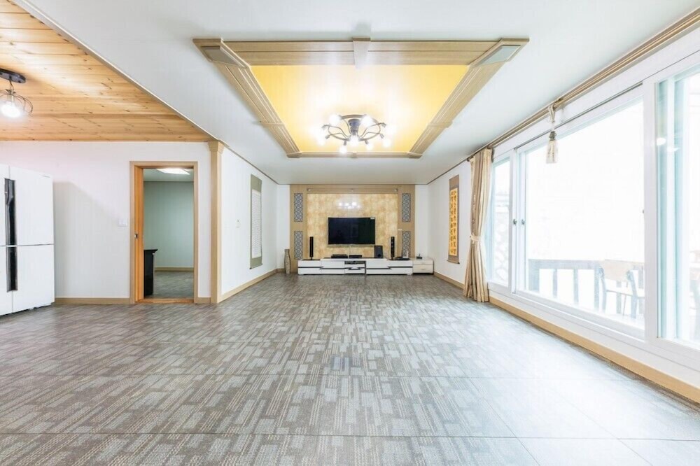 Room (Private)