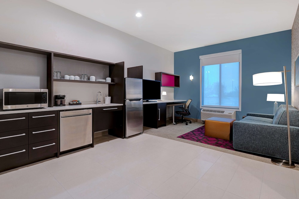 Suite, 1 King Bed, Accessible (Mobility, 3x3 Shower) - Photo 4
