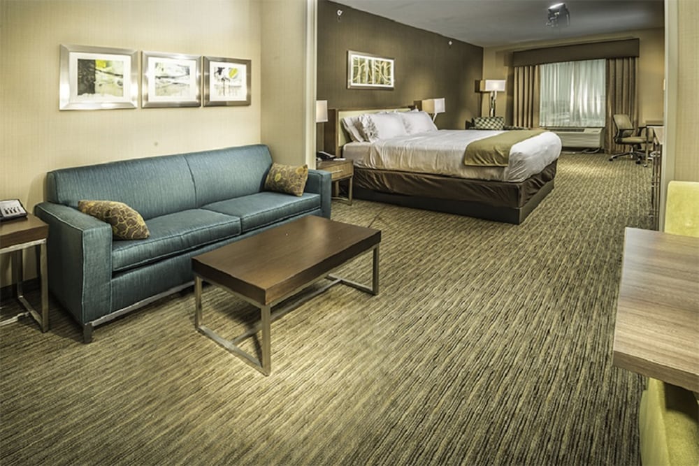 Suite, 1 King Bed, Accessible (Comm, Mobil, Accessible Tub)