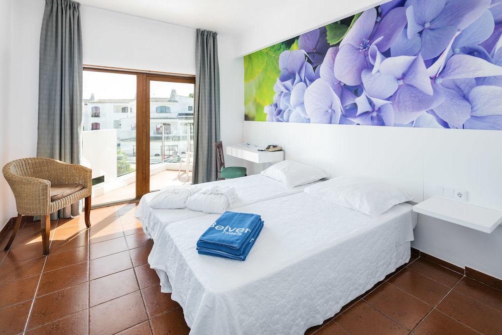 Suite, Pool View - Photo 6