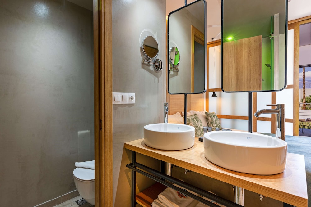 Junior Suite, Partial Sea View photo 2