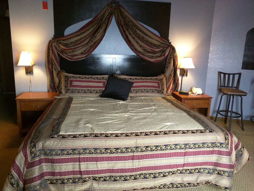 King Grand Honeymoon Suite