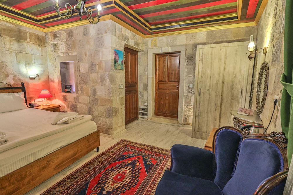 Superior Stone Jacuzzi Room photo 1