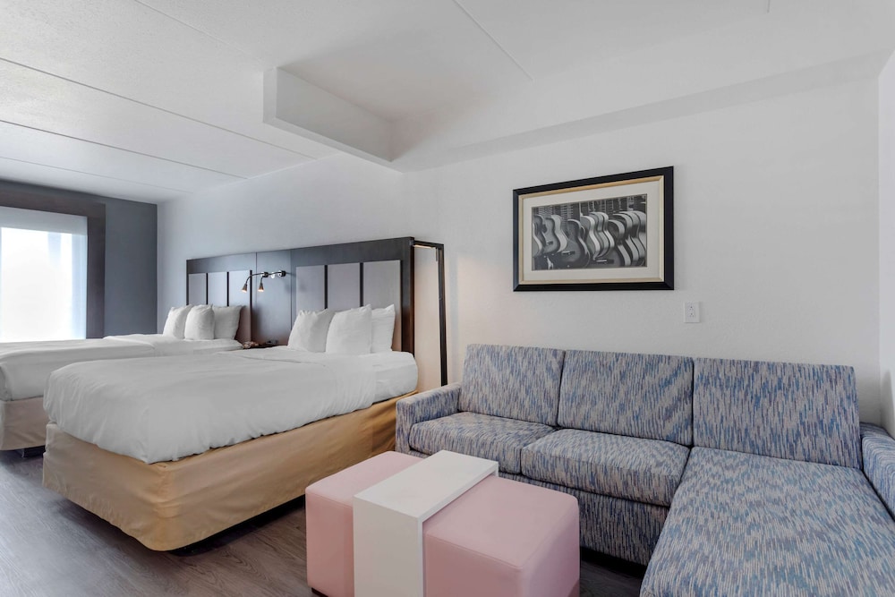 Suite, Non-Smoking, 2 Queen Bed with Sofa Bed - Photo 5