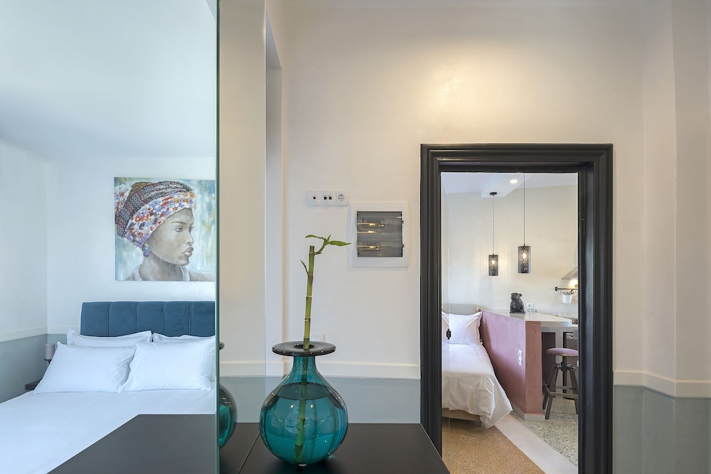 Traditional Apartment, 2 Bedrooms, Balcony, Mountain View