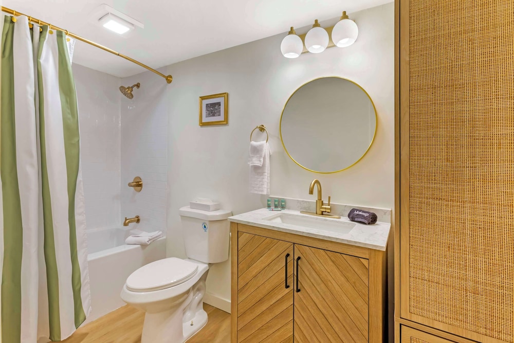 Standard Room, 2 Queen Beds, Non Smoking, Refrigerator & Microwave (Pet Friendly) - Photo 4