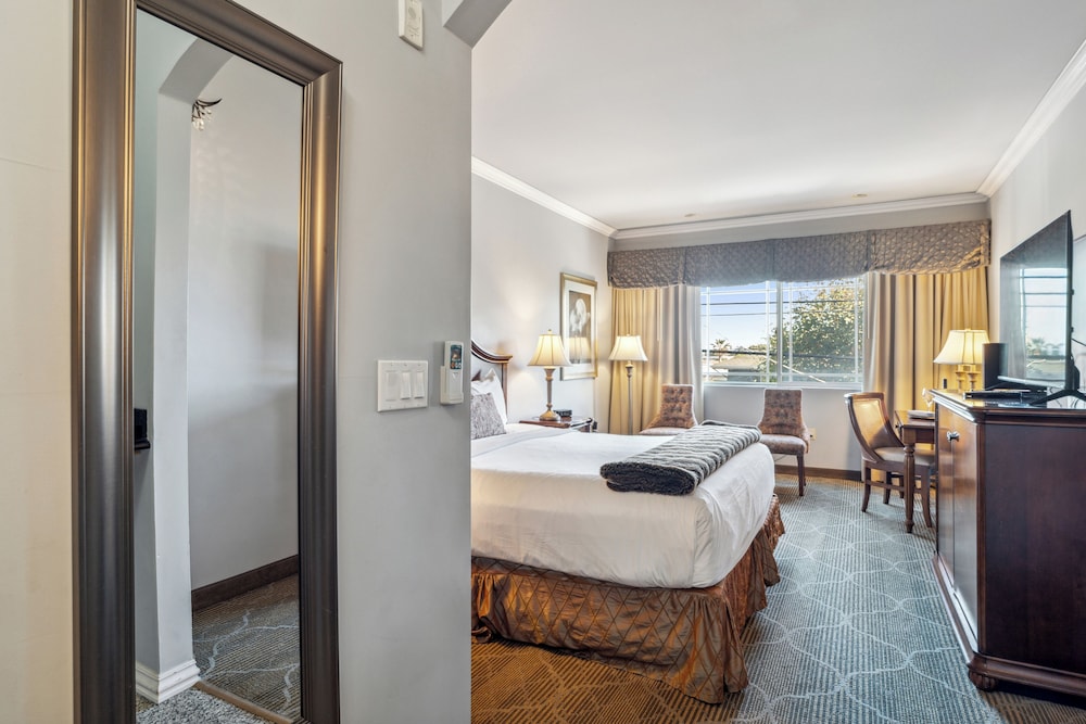 Premium Room (Premium King Room) - Photo 1