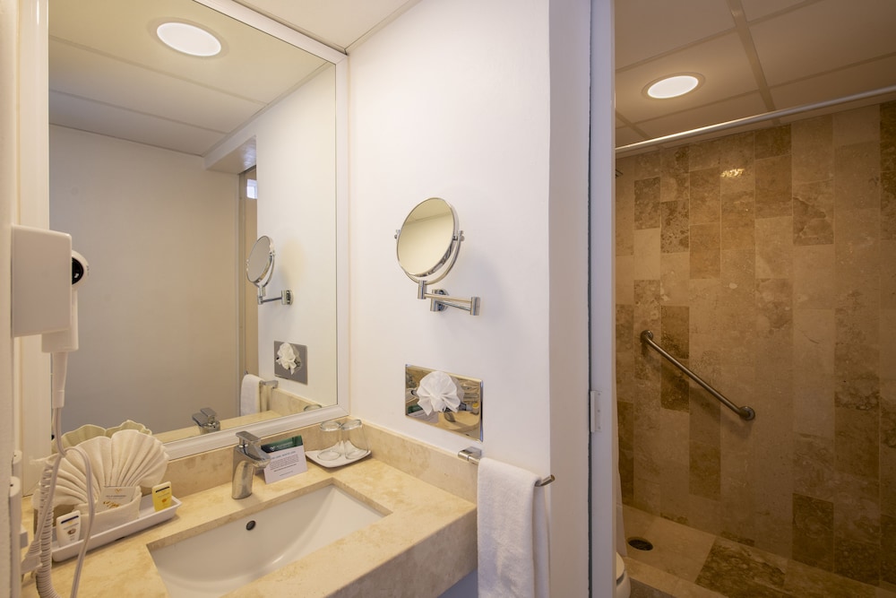 Superior Room, 1 King Bed, Sea View - Photo 3