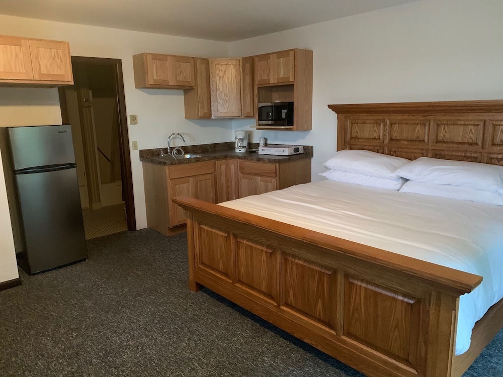 1 King Bed, 1 Queen Sleeper Sofa River View, Upper Level photo 3