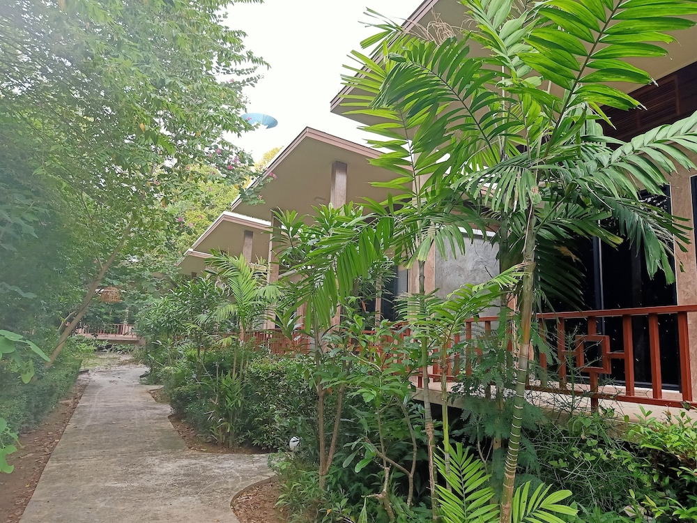 Bungalow, 2 Double Beds, Garden View (with Air Condition), photo 6