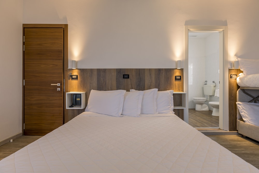 Quadruple Room, Partial Sea View photo 1