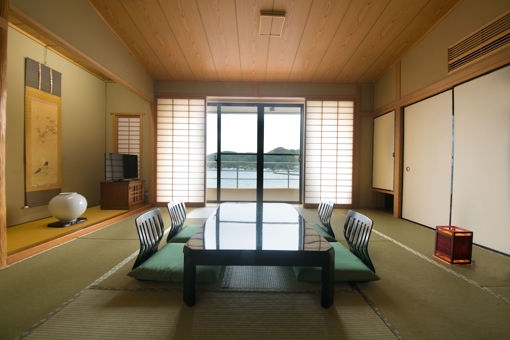 Japanese Style Sextuple Room, Private Bathroom photo 2