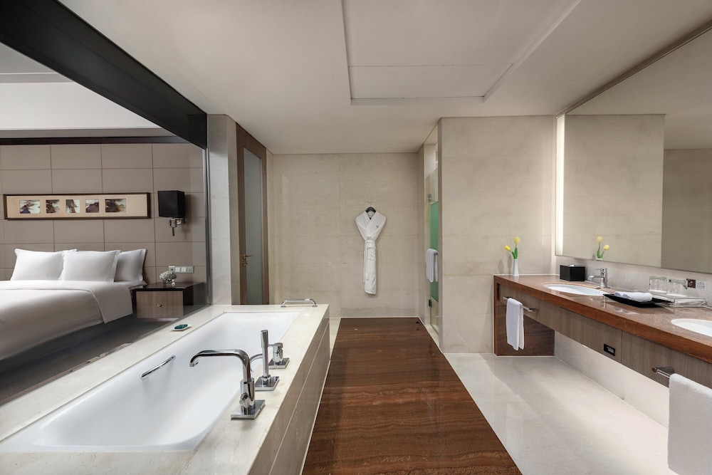 Suite, 1 Bedroom, Business Lounge Access, River View (High Floor) - Photo 1
