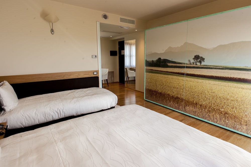 Standard Twin Room photo 2